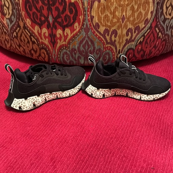 Reebok Women's Zig Dynamica Running Shoe, Black/Rose Gold/Chalk - Picture 3 of 6